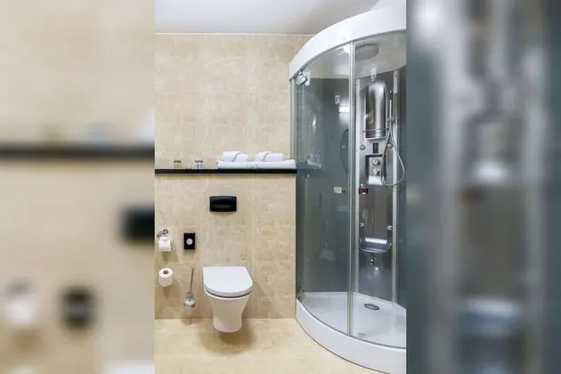 Junior Süit, 1 En Büyük (King) Boy Yatak ve Çekyat, Küvet