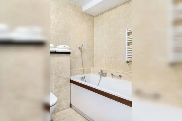 Junior Süit, 1 En Büyük (King) Boy Yatak ve Çekyat, Küvet