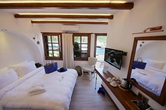 Tek Büyük Yataklı Oda, Balkon, Deniz Manzaralı