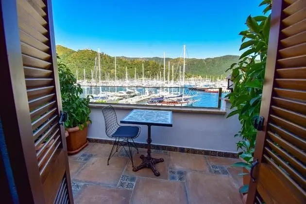 Tek Büyük Yataklı Oda, Balkon, Deniz Manzaralı