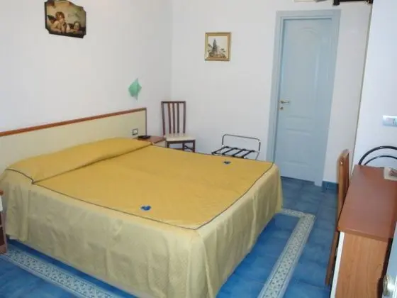 Standard Tek Büyük Yataklı Oda