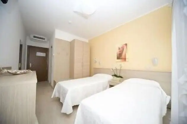 Tek Büyük Yataklı Oda, Balkon