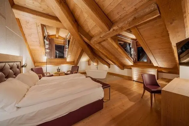 Romantic Süit, Küvet, Dağ Manzaralı