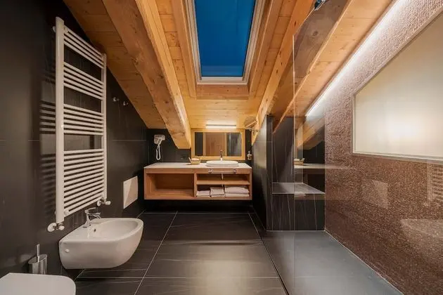 Romantic Süit, Küvet, Dağ Manzaralı