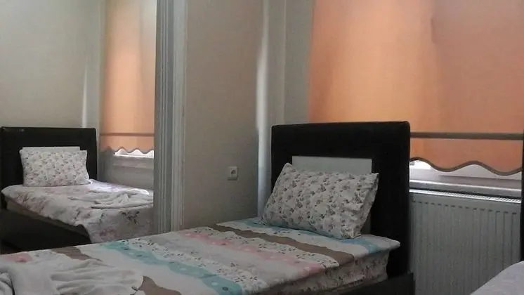 Tek Büyük veya İki Ayrı Yataklı Oda