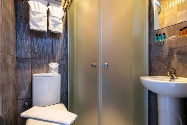 https://images.odamax.com/img/1024x768/odamax/image/upload/Mevre_Hotel_202603251129582_Banyo_ift_Ki_ilik_Oda.jpg
