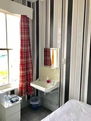 Economy Tek Büyük Yataklı Oda, Ortak Banyo