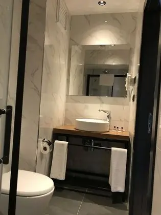 Bathroom sink