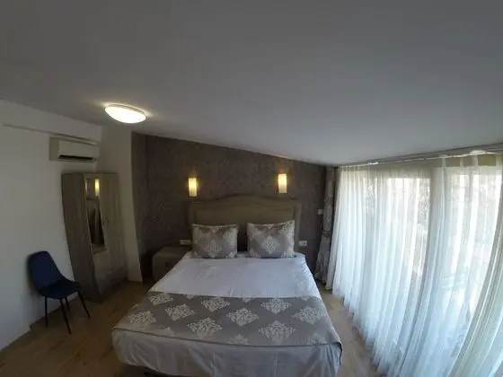 Tek Büyük Yataklı Oda, Balkon