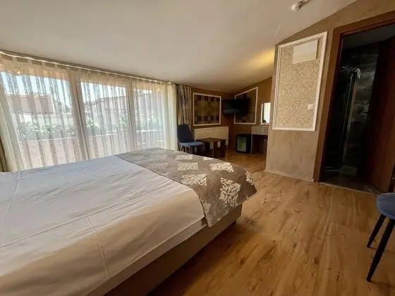 Tek Büyük Yataklı Oda, Balkon