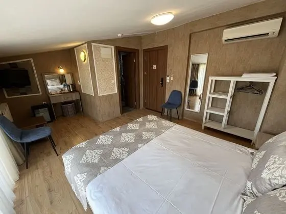 Tek Büyük Yataklı Oda, Balkon