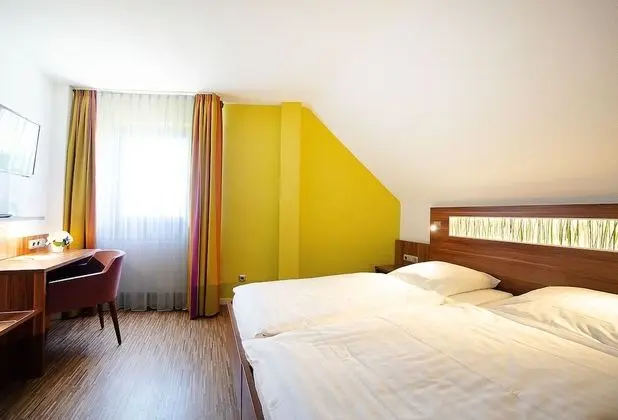 Business Tek Büyük Yataklı Oda