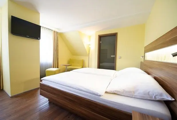 Business Tek Büyük Yataklı Oda