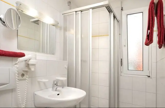 Tek Büyük veya İki Ayrı Yataklı Oda