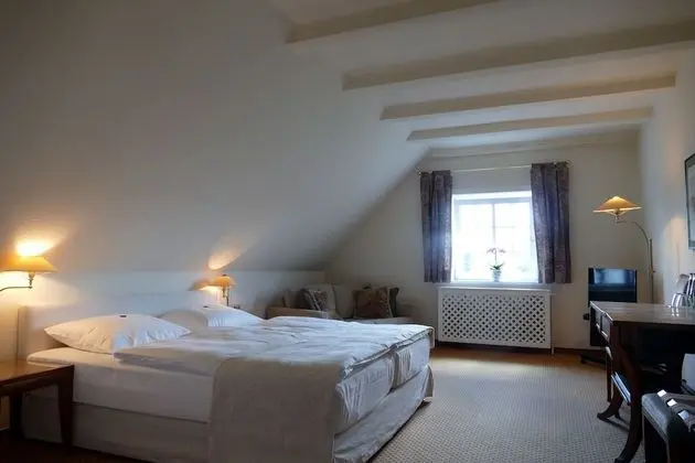 Büyük Yataklı Tek Kişilik Oda