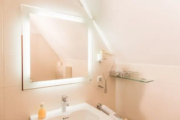 Tek Büyük Yataklı Oda, 1 Büyük (Queen) Boy Yatak, Sigara İçilmez