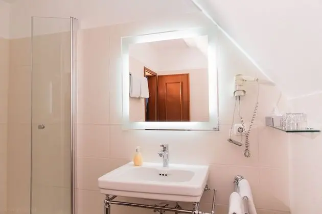 Tek Büyük Yataklı Oda, 1 Büyük (Queen) Boy Yatak, Sigara İçilmez