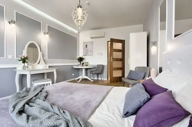 Luxury Stüdyo Süit, 1 Yatak Odası, Şehir Manzaralı (Epic Main Square View with AC)