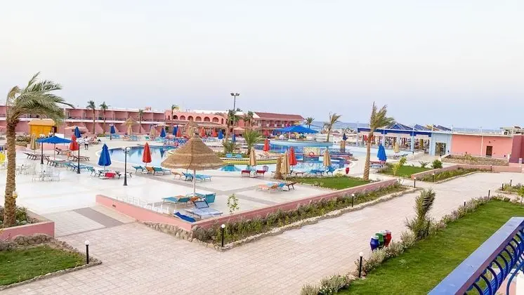 Standard Üç Kişilik Oda, Bahçe Manzaralı