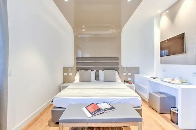 Büyük Yataklı Tek Kişilik Oda