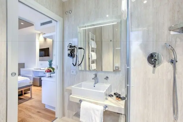 Büyük Yataklı Tek Kişilik Oda