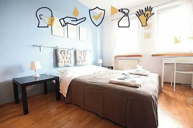 Tek Büyük Yataklı Oda, 1 Çift Kişilik Yatak, Ortak Banyo ('2')