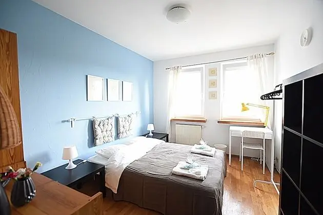 Tek Büyük Yataklı Oda, 1 Çift Kişilik Yatak, Ortak Banyo ('2')