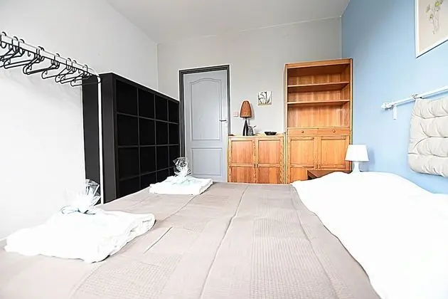 Tek Büyük Yataklı Oda, 1 Çift Kişilik Yatak, Ortak Banyo ('2')