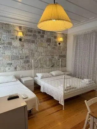 Aile Odası, Avlu Manzaralı, Bahçe Katı