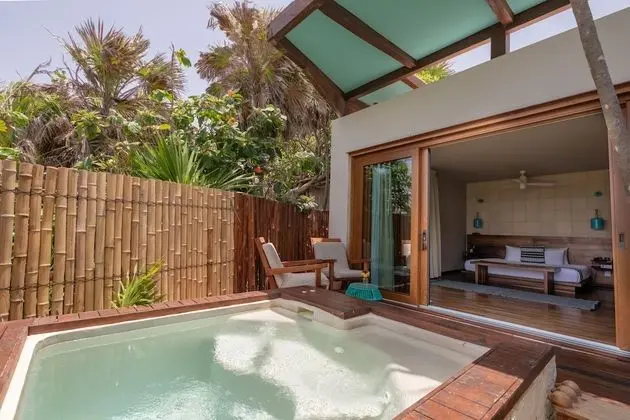Oda, Deniz Manzaralı (with refreshing plunge pool)