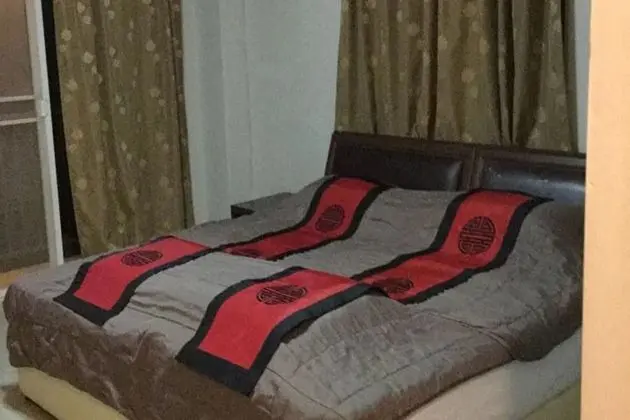 Standard Queen Room