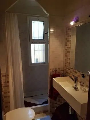 Tek Büyük Yataklı Oda, Ortak Banyo