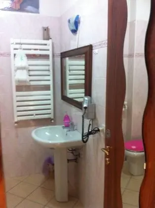 Basic Tek Büyük Yataklı Oda, 1 Çift Kişilik Yatak, Ortak Banyo