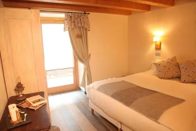 Tek Büyük veya İki Ayrı Yataklı Oda (Sci di Fondo)