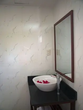 Deluxe Tek Büyük veya İki Ayrı Yataklı Oda, Balkon, Bahçe Manzaralı