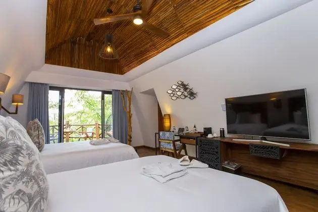 Luxe Saasil Room