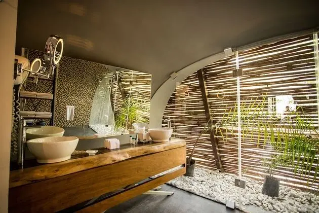 Luxe Saasil Room