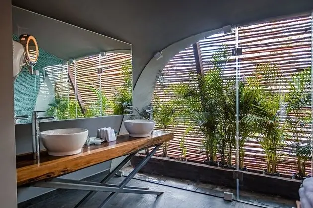 Luxe Saasil Room