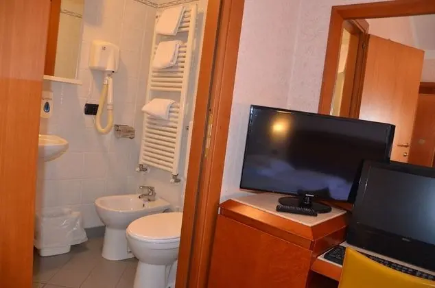 Tek Büyük Yataklı Oda, Birden Çok Yatak (With Extra Bed)