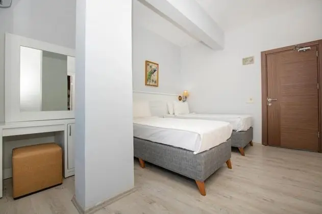 Standart Twin Oda, Kısmi Deniz Manzaralı, Balkonlu