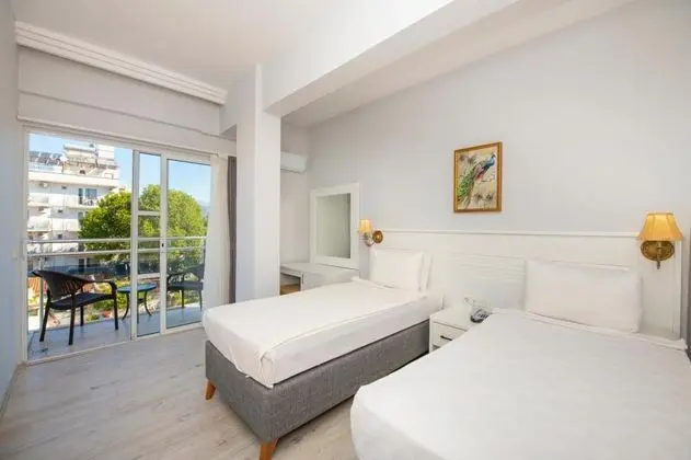Standart Twin Oda, Kısmi Deniz Manzaralı, Balkonlu