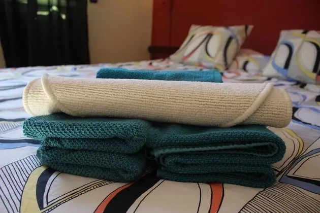 Basic Oda, 1 Büyük (Queen) Boy Yatak, Özel Banyo