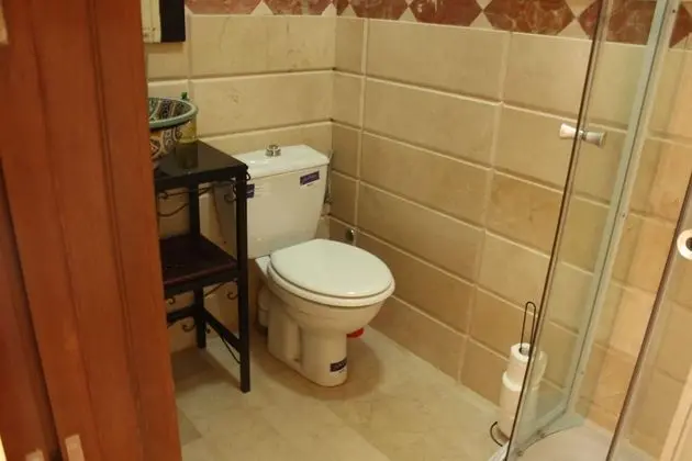 Basic Oda, 1 Büyük (Queen) Boy Yatak, Özel Banyo