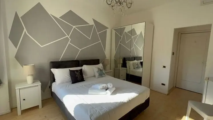 City Tek Büyük Yataklı Oda