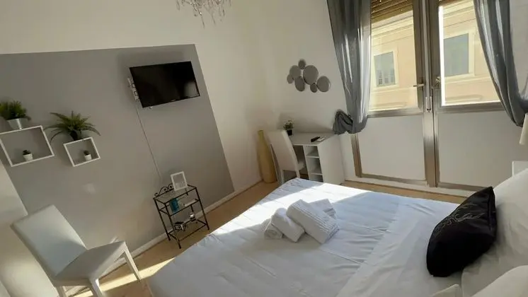 City Tek Büyük Yataklı Oda