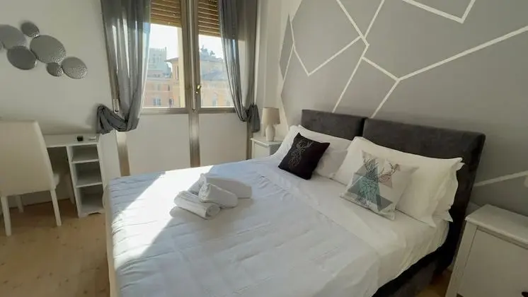 City Tek Büyük Yataklı Oda