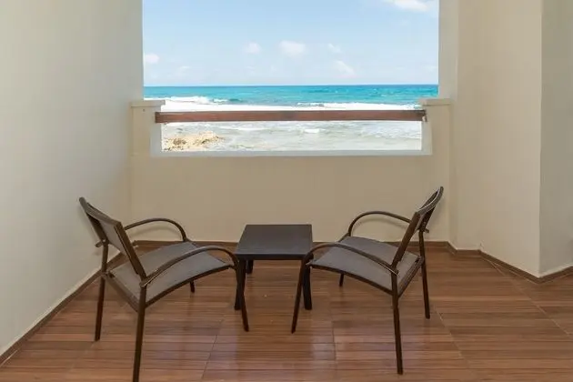 Deluxe Villa Ocean Front Suite