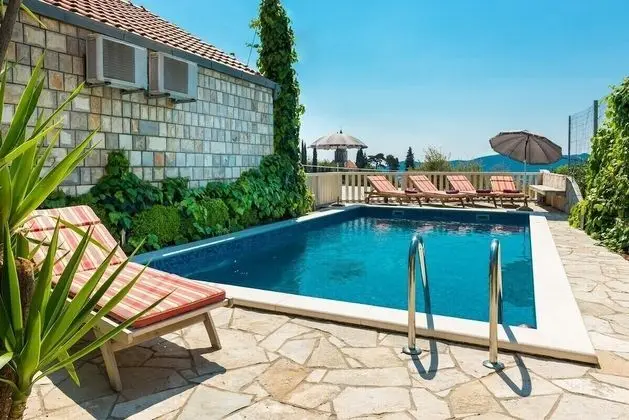 Villa (Three-Bedroom Villa with Swimming Poo)