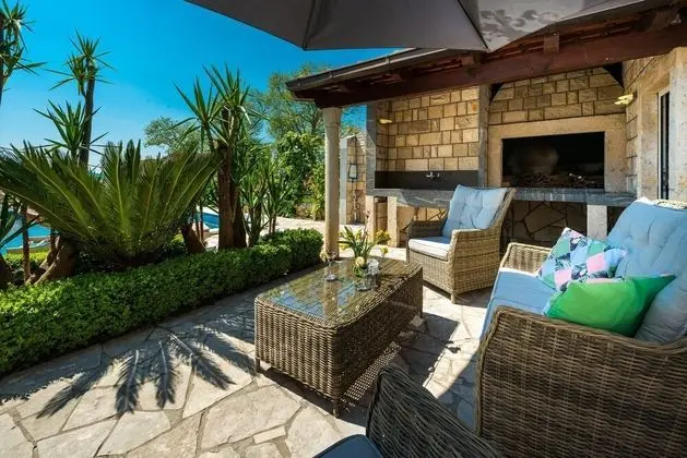 Villa (Three-Bedroom Villa with Swimming Poo)