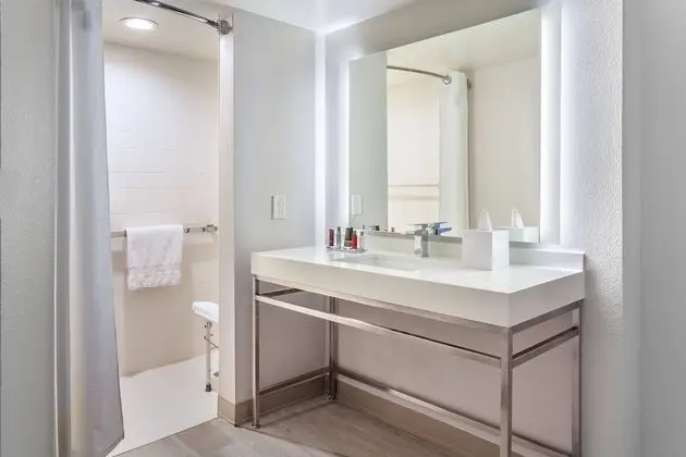Oda, 1 En Büyük (King) Boy Yatak (Mobility/Hearing Accessible, Tub)
